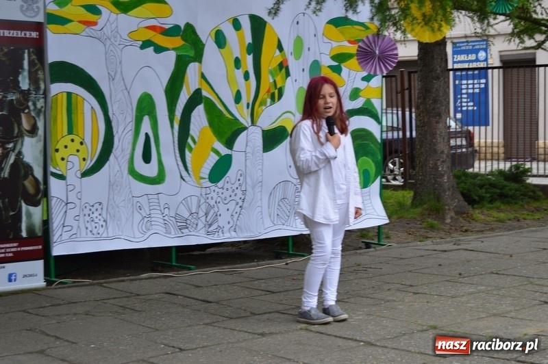 Zdjęcie w galerii na portalu naszraciborz.pl: Moc atrakcji na Pikniku Rodzinnym w SP 4 wiadomości z regionu