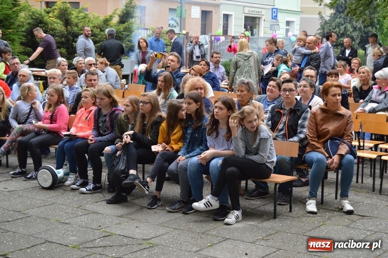 Zdjęcie w galerii na portalu naszraciborz.pl: Moc atrakcji na Pikniku Rodzinnym w SP 4 wiadomości z regionu