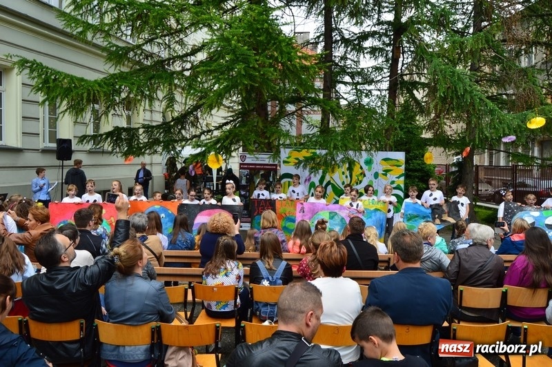 Zdjęcie w galerii na portalu naszraciborz.pl: Moc atrakcji na Pikniku Rodzinnym w SP 4 wiadomości z regionu