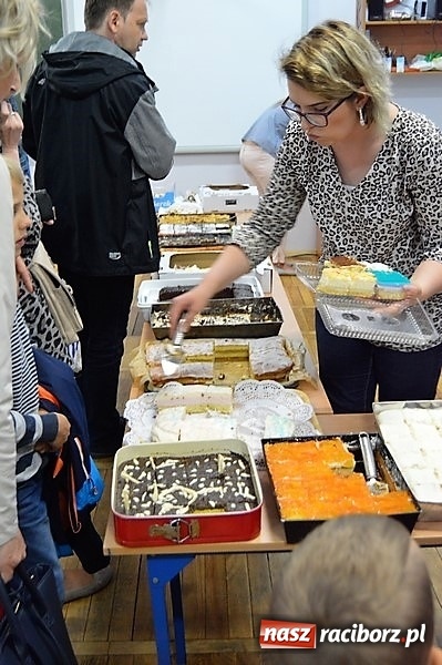 Zdjęcie w galerii na portalu naszraciborz.pl: Moc atrakcji na Pikniku Rodzinnym w SP 4 wiadomości z regionu