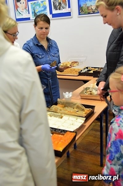 Zdjęcie w galerii na portalu naszraciborz.pl: Moc atrakcji na Pikniku Rodzinnym w SP 4 wiadomości z regionu