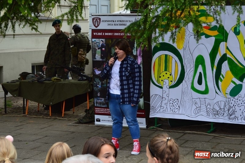 Zdjęcie w galerii na portalu naszraciborz.pl: Moc atrakcji na Pikniku Rodzinnym w SP 4 wiadomości z regionu