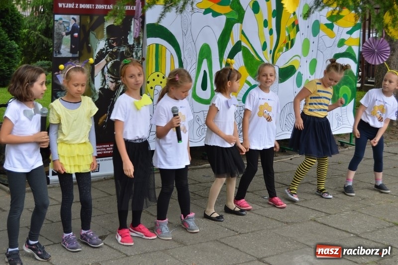 Zdjęcie w galerii na portalu naszraciborz.pl: Moc atrakcji na Pikniku Rodzinnym w SP 4 wiadomości z regionu