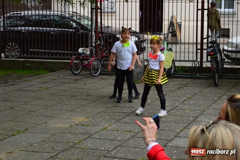 Zdjęcie w galerii na portalu naszraciborz.pl: Moc atrakcji na Pikniku Rodzinnym w SP 4 wiadomości z regionu