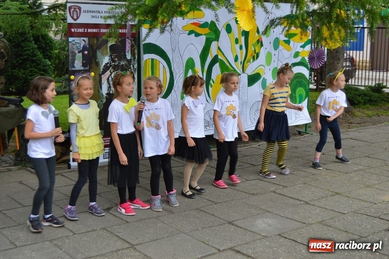 Zdjęcie w galerii na portalu naszraciborz.pl: Moc atrakcji na Pikniku Rodzinnym w SP 4 wiadomości z regionu