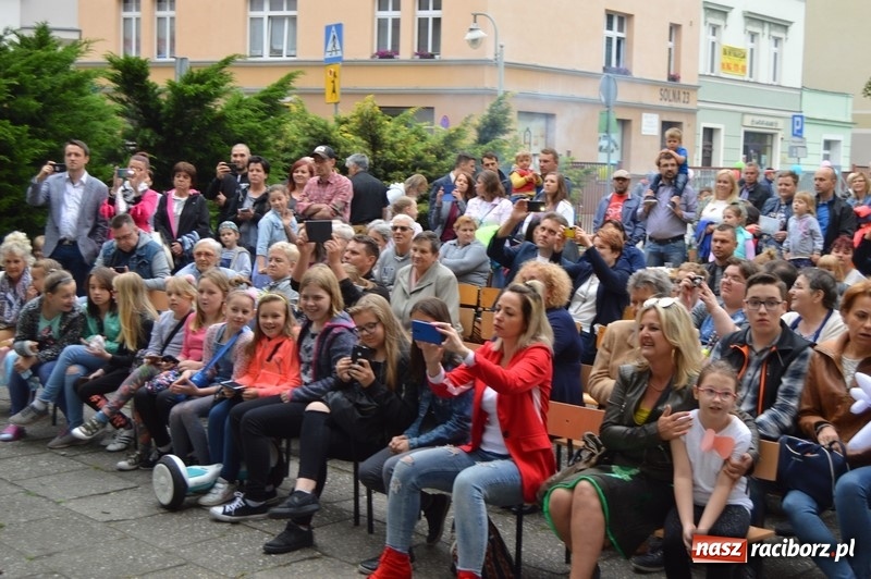 Zdjęcie w galerii na portalu naszraciborz.pl: Moc atrakcji na Pikniku Rodzinnym w SP 4 wiadomości z regionu