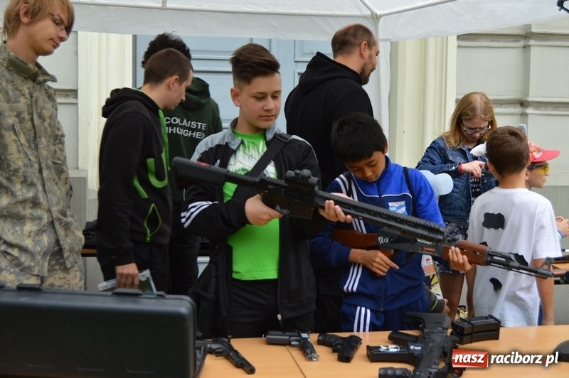 Zdjęcie w galerii na portalu naszraciborz.pl: Moc atrakcji na Pikniku Rodzinnym w SP 4 wiadomości z regionu