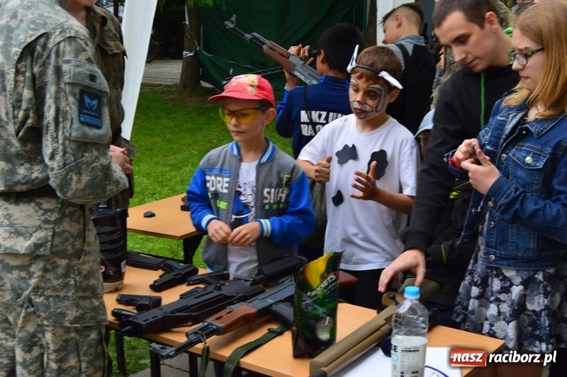 Zdjęcie w galerii na portalu naszraciborz.pl: Moc atrakcji na Pikniku Rodzinnym w SP 4 wiadomości z regionu