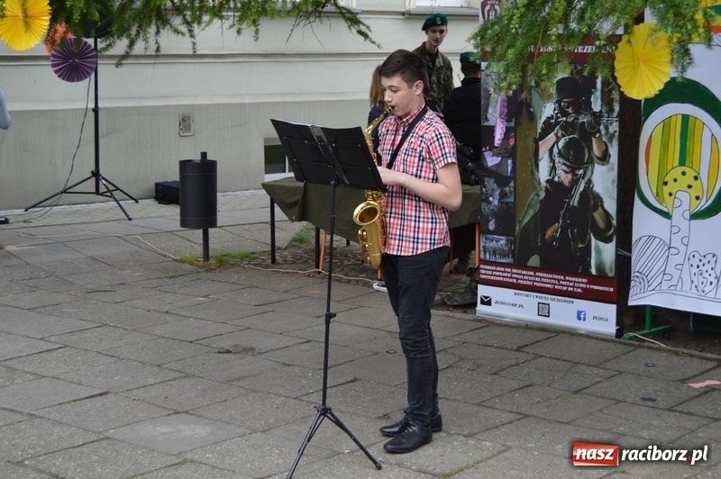 Zdjęcie w galerii na portalu naszraciborz.pl: Moc atrakcji na Pikniku Rodzinnym w SP 4 wiadomości z regionu