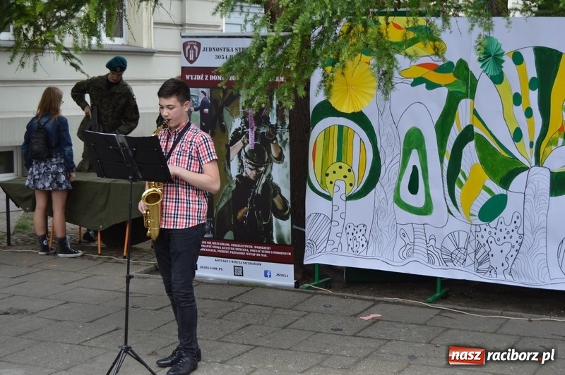Zdjęcie w galerii na portalu naszraciborz.pl: Moc atrakcji na Pikniku Rodzinnym w SP 4 wiadomości z regionu
