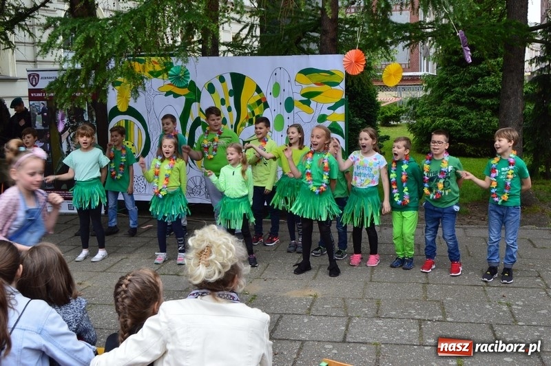 Zdjęcie w galerii na portalu naszraciborz.pl: Moc atrakcji na Pikniku Rodzinnym w SP 4 wiadomości z regionu