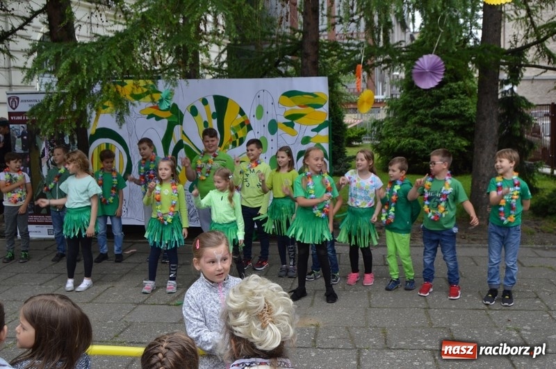 Zdjęcie w galerii na portalu naszraciborz.pl: Moc atrakcji na Pikniku Rodzinnym w SP 4 wiadomości z regionu