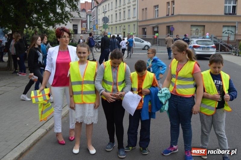 Zdjęcie w galerii na portalu naszraciborz.pl: Moc atrakcji na Pikniku Rodzinnym w SP 4 wiadomości z regionu