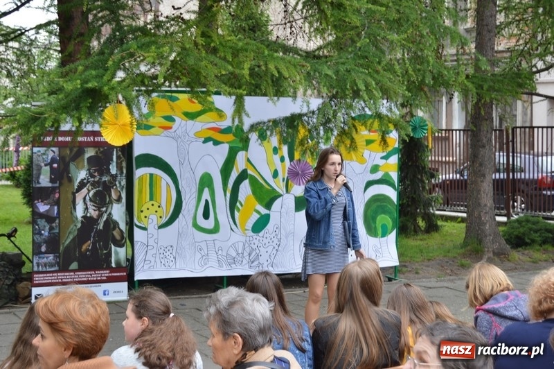 Zdjęcie w galerii na portalu naszraciborz.pl: Moc atrakcji na Pikniku Rodzinnym w SP 4 wiadomości z regionu