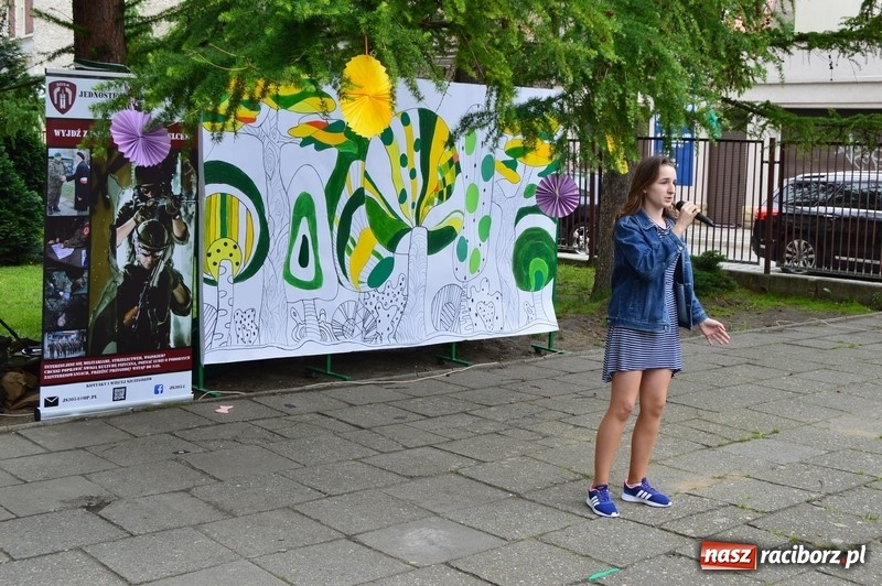 Zdjęcie w galerii na portalu naszraciborz.pl: Moc atrakcji na Pikniku Rodzinnym w SP 4 wiadomości z regionu