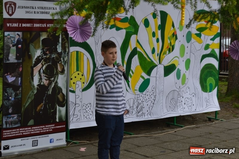 Zdjęcie w galerii na portalu naszraciborz.pl: Moc atrakcji na Pikniku Rodzinnym w SP 4 wiadomości z regionu