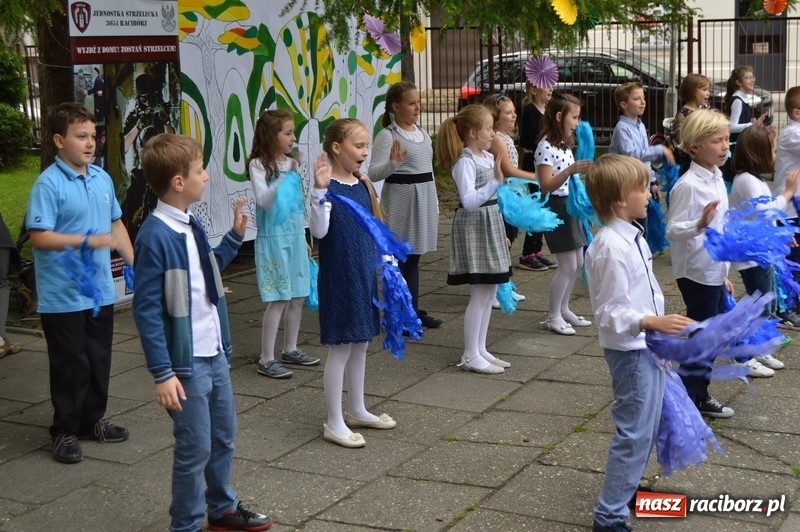Zdjęcie w galerii na portalu naszraciborz.pl: Moc atrakcji na Pikniku Rodzinnym w SP 4 wiadomości z regionu