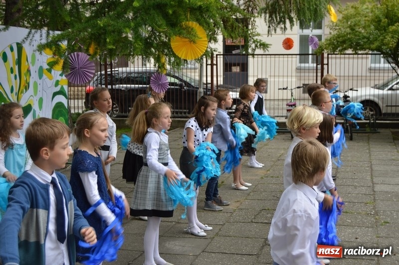 Zdjęcie w galerii na portalu naszraciborz.pl: Moc atrakcji na Pikniku Rodzinnym w SP 4 wiadomości z regionu