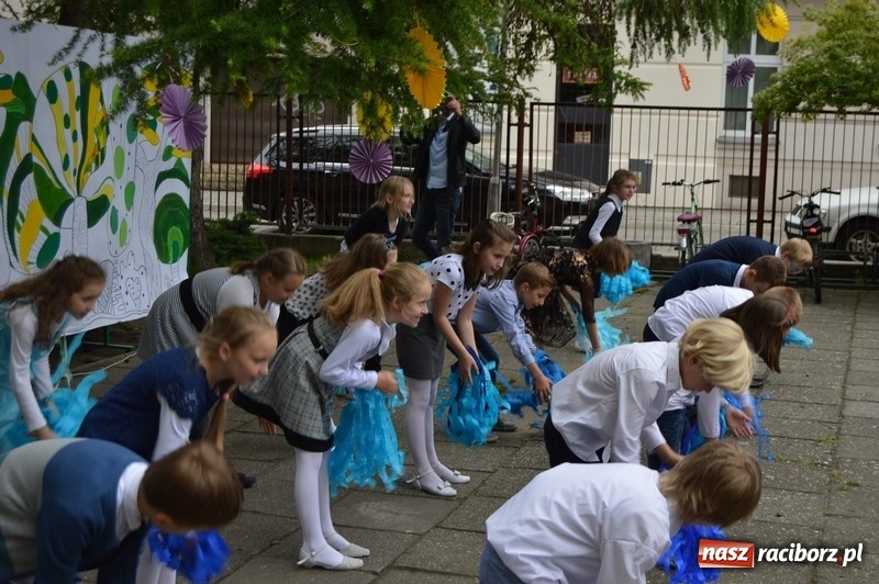 Zdjęcie w galerii na portalu naszraciborz.pl: Moc atrakcji na Pikniku Rodzinnym w SP 4 wiadomości z regionu