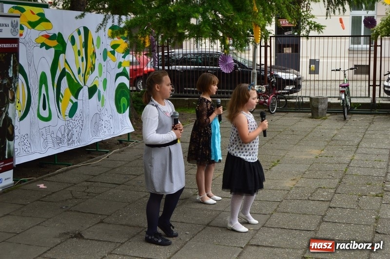 Zdjęcie w galerii na portalu naszraciborz.pl: Moc atrakcji na Pikniku Rodzinnym w SP 4 wiadomości z regionu