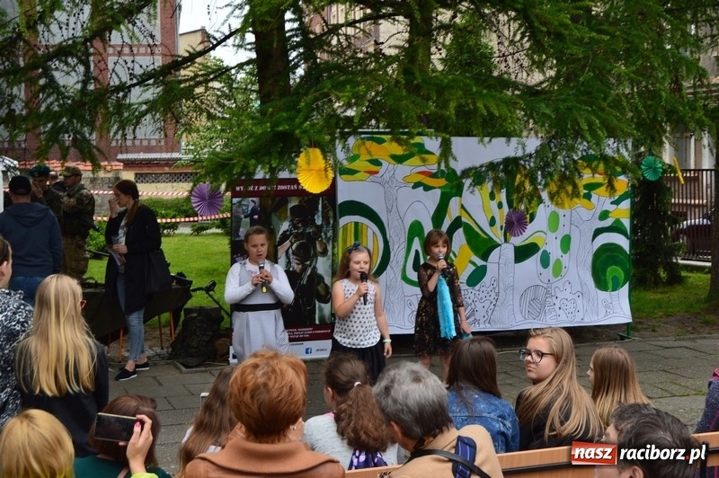 Zdjęcie w galerii na portalu naszraciborz.pl: Moc atrakcji na Pikniku Rodzinnym w SP 4 wiadomości z regionu