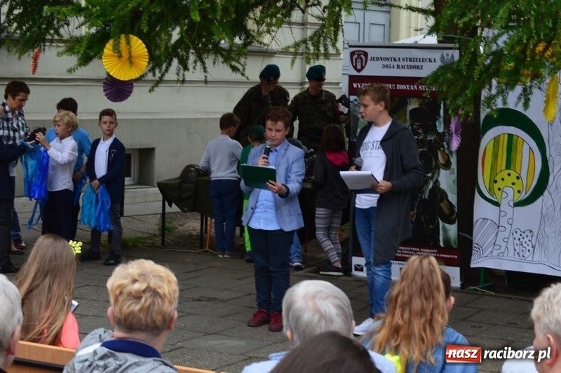 Zdjęcie w galerii na portalu naszraciborz.pl: Moc atrakcji na Pikniku Rodzinnym w SP 4 wiadomości z regionu