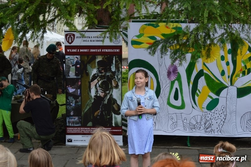 Zdjęcie w galerii na portalu naszraciborz.pl: Moc atrakcji na Pikniku Rodzinnym w SP 4 wiadomości z regionu