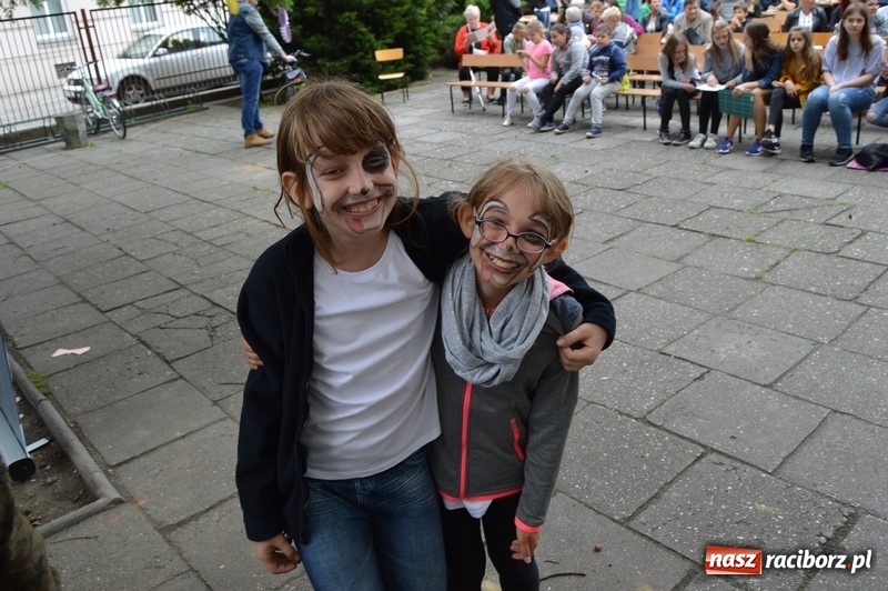Zdjęcie w galerii na portalu naszraciborz.pl: Moc atrakcji na Pikniku Rodzinnym w SP 4 wiadomości z regionu