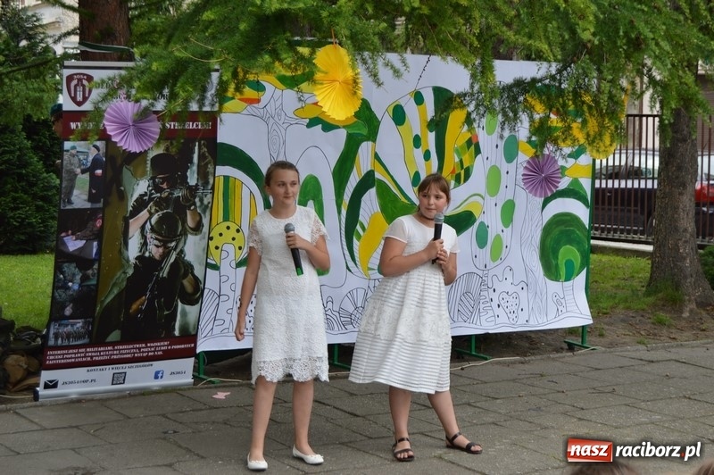 Zdjęcie w galerii na portalu naszraciborz.pl: Moc atrakcji na Pikniku Rodzinnym w SP 4 wiadomości z regionu