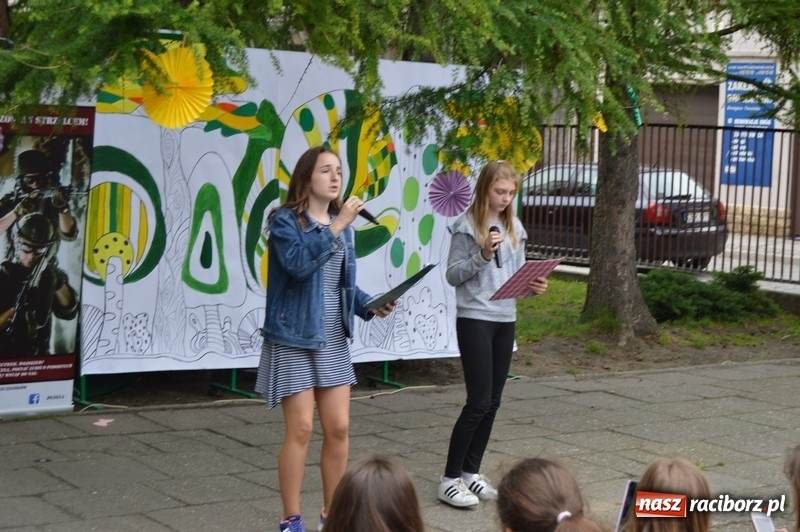 Zdjęcie w galerii na portalu naszraciborz.pl: Moc atrakcji na Pikniku Rodzinnym w SP 4 wiadomości z regionu