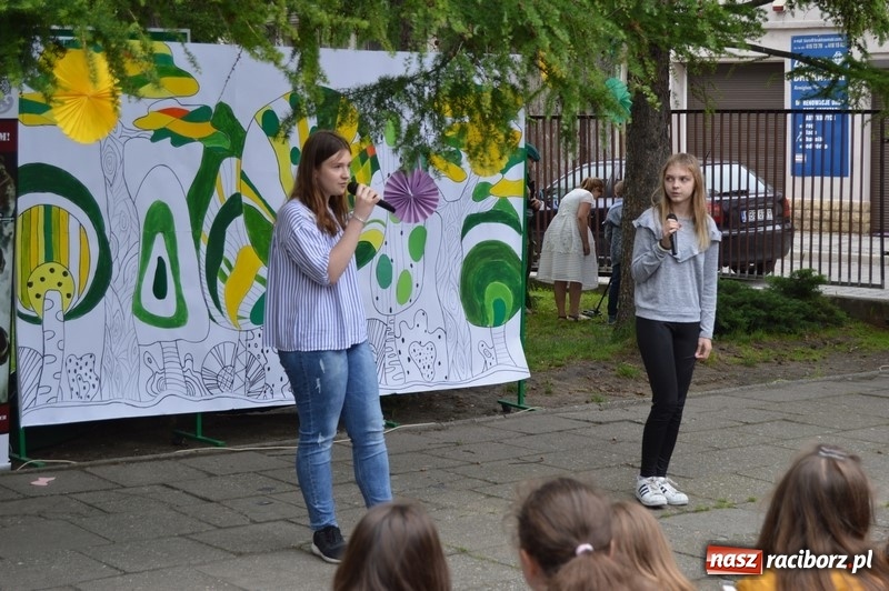 Zdjęcie w galerii na portalu naszraciborz.pl: Moc atrakcji na Pikniku Rodzinnym w SP 4 wiadomości z regionu