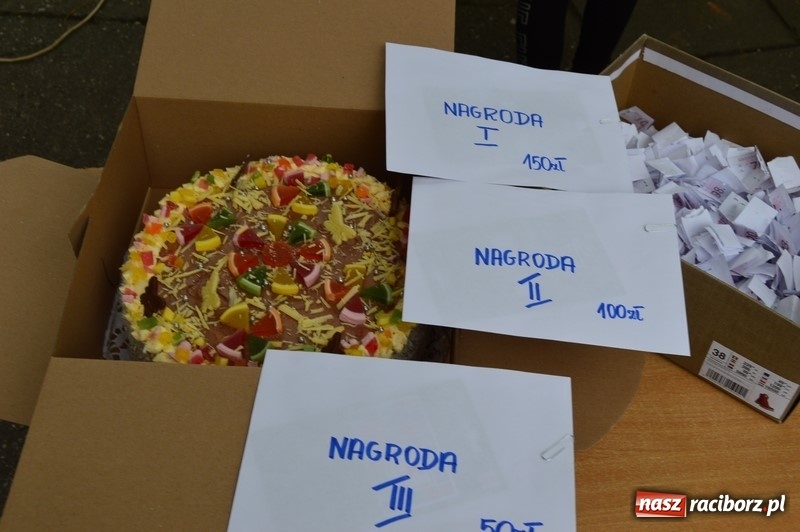 Zdjęcie w galerii na portalu naszraciborz.pl: Moc atrakcji na Pikniku Rodzinnym w SP 4 wiadomości z regionu