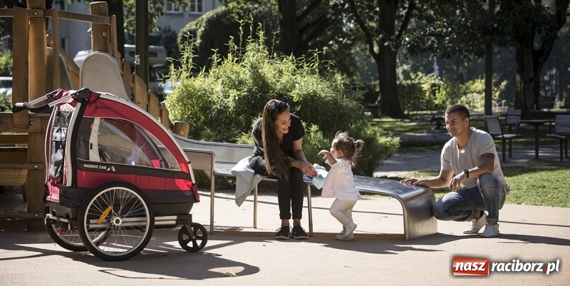 Zdjęcie w galerii na portalu naszraciborz.pl: Przyczepka rowerowa dla dzieci. Czym kierować się przy wyborze? wiadomości z regionu