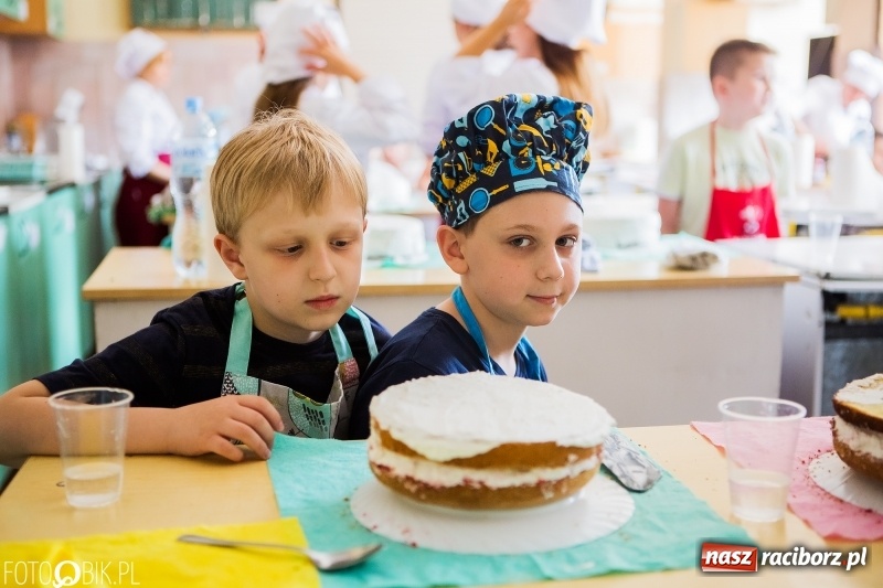 Zdjęcie w galerii na portalu naszraciborz.pl: Warsztaty cukiernicze uczniów SP 15 wiadomości z regionu