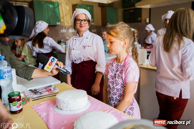 Zdjęcie w galerii na portalu naszraciborz.pl: Warsztaty cukiernicze uczniów SP 15 wiadomości z regionu