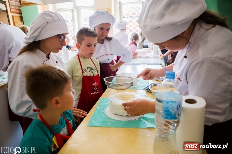 Zdjęcie w galerii na portalu naszraciborz.pl: Warsztaty cukiernicze uczniów SP 15 wiadomości z regionu