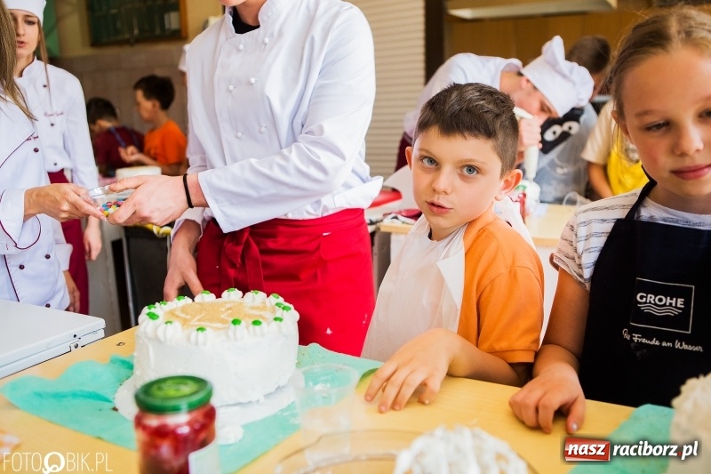 Zdjęcie w galerii na portalu naszraciborz.pl: Warsztaty cukiernicze uczniów SP 15 wiadomości z regionu