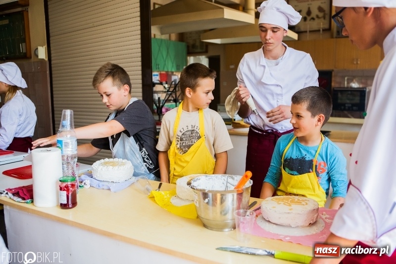 Zdjęcie w galerii na portalu naszraciborz.pl: Warsztaty cukiernicze uczniów SP 15 wiadomości z regionu