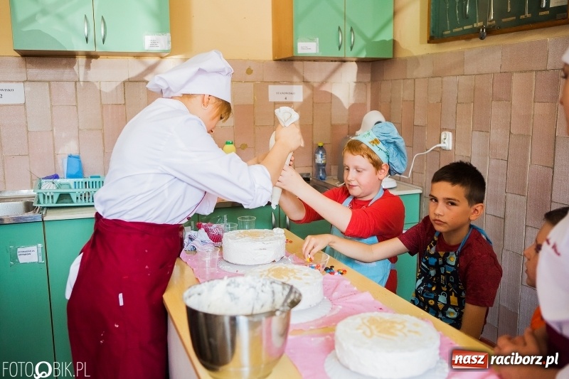 Zdjęcie w galerii na portalu naszraciborz.pl: Warsztaty cukiernicze uczniów SP 15 wiadomości z regionu