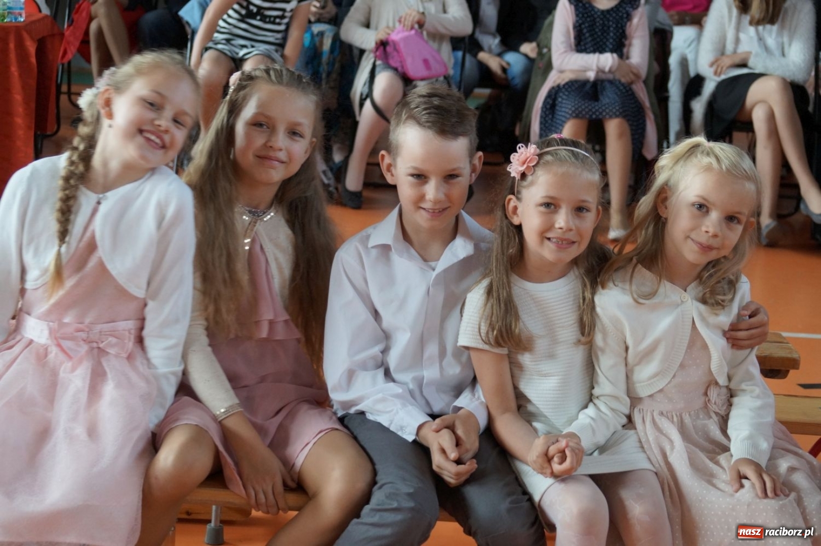 Zdjęcie w galerii na portalu naszraciborz.pl: Niebo nad Górkami Śląskimi śpiewem otwarte wiadomości z regionu