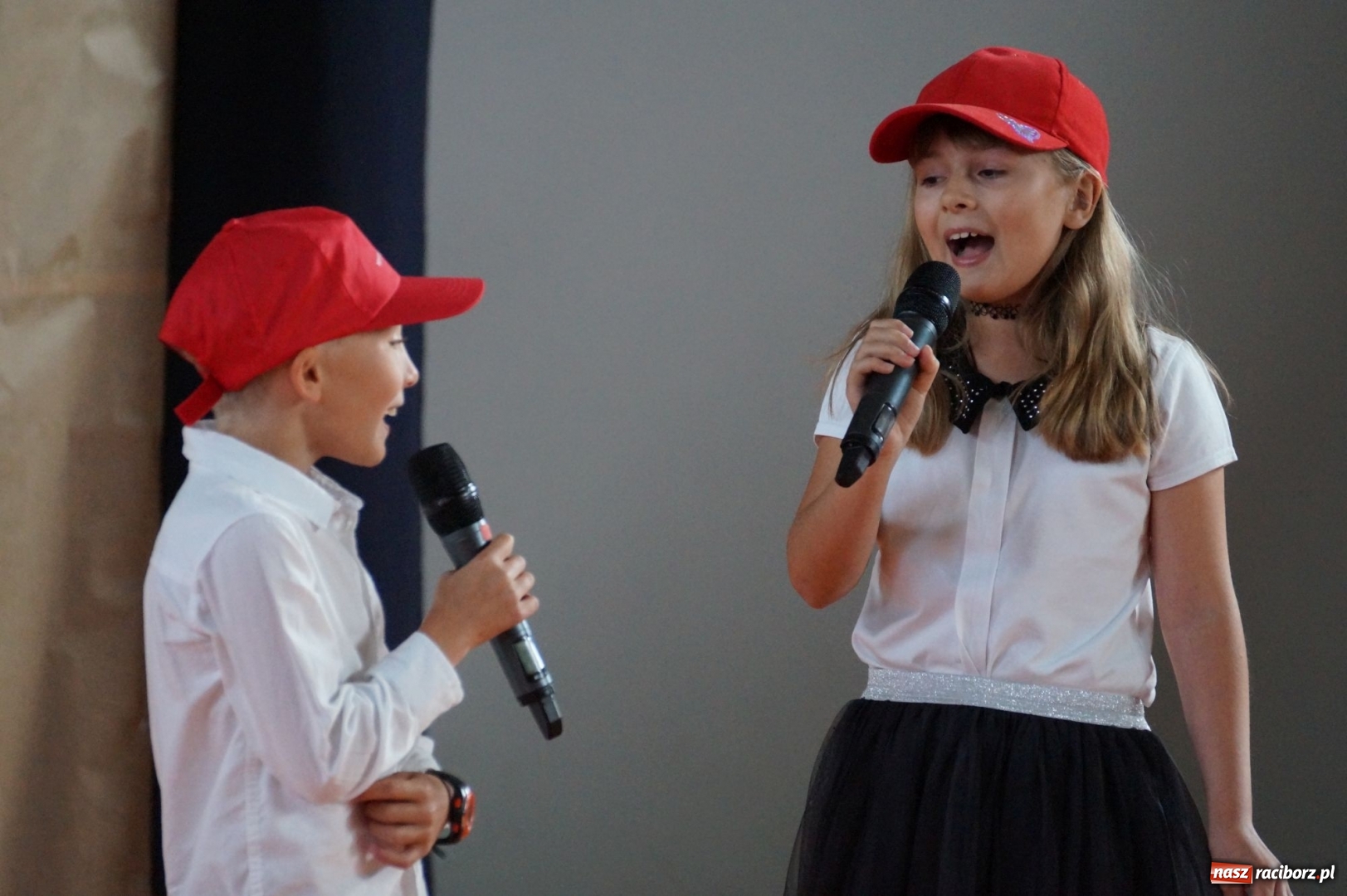 Zdjęcie w galerii na portalu naszraciborz.pl: Niebo nad Górkami Śląskimi śpiewem otwarte wiadomości z regionu