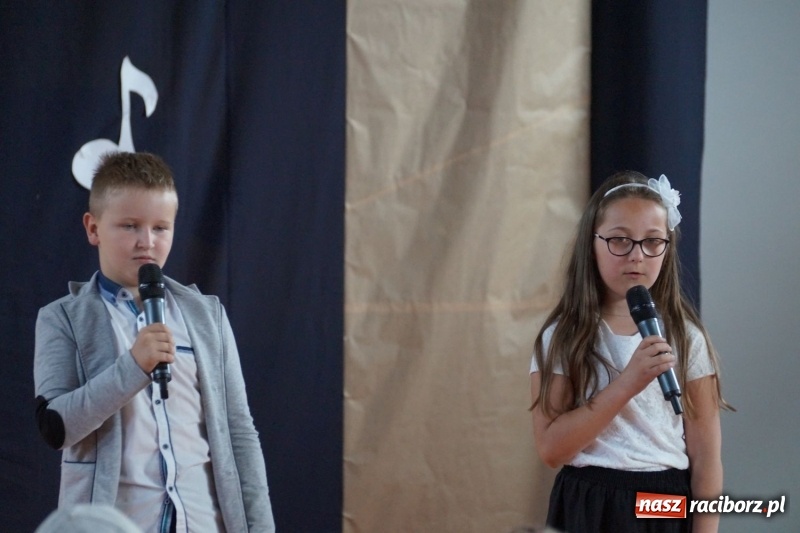 Zdjęcie w galerii na portalu naszraciborz.pl: Niebo nad Górkami Śląskimi śpiewem otwarte wiadomości z regionu