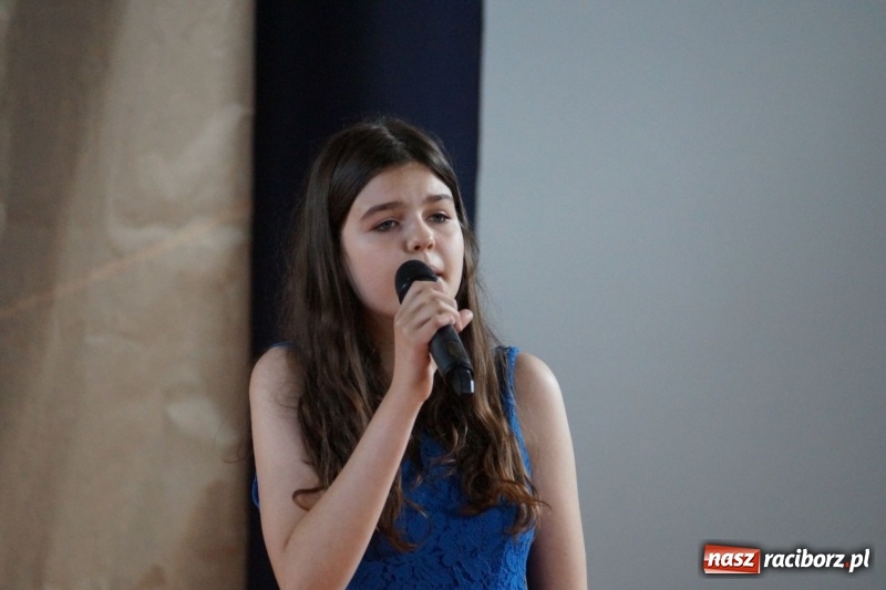 Zdjęcie w galerii na portalu naszraciborz.pl: Niebo nad Górkami Śląskimi śpiewem otwarte wiadomości z regionu