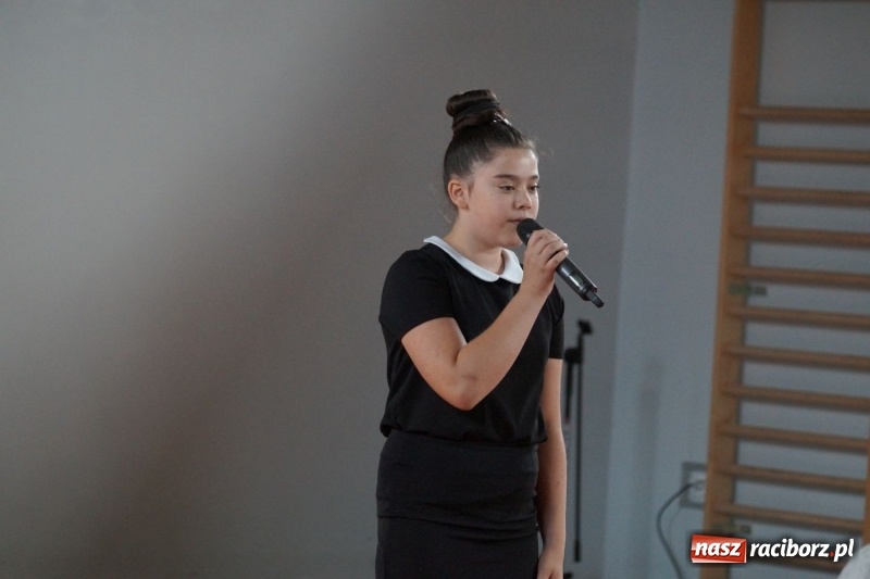 Zdjęcie w galerii na portalu naszraciborz.pl: Niebo nad Górkami Śląskimi śpiewem otwarte wiadomości z regionu