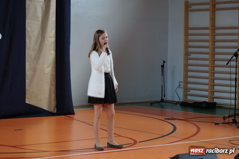 Zdjęcie w galerii na portalu naszraciborz.pl: Niebo nad Górkami Śląskimi śpiewem otwarte wiadomości z regionu