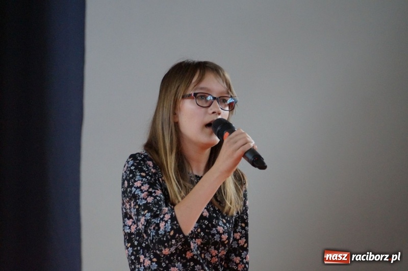 Zdjęcie w galerii na portalu naszraciborz.pl: Niebo nad Górkami Śląskimi śpiewem otwarte wiadomości z regionu