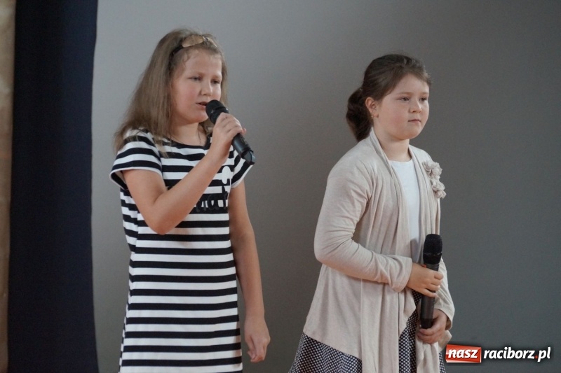 Zdjęcie w galerii na portalu naszraciborz.pl: Niebo nad Górkami Śląskimi śpiewem otwarte wiadomości z regionu