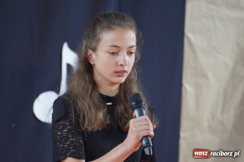 Zdjęcie w galerii na portalu naszraciborz.pl: Niebo nad Górkami Śląskimi śpiewem otwarte wiadomości z regionu