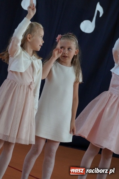 Zdjęcie w galerii na portalu naszraciborz.pl: Niebo nad Górkami Śląskimi śpiewem otwarte wiadomości z regionu