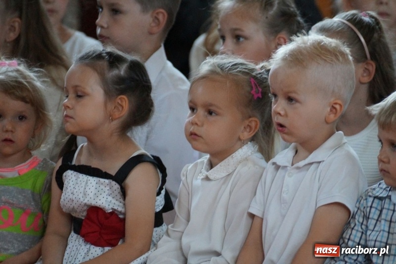 Zdjęcie w galerii na portalu naszraciborz.pl: Niebo nad Górkami Śląskimi śpiewem otwarte wiadomości z regionu
